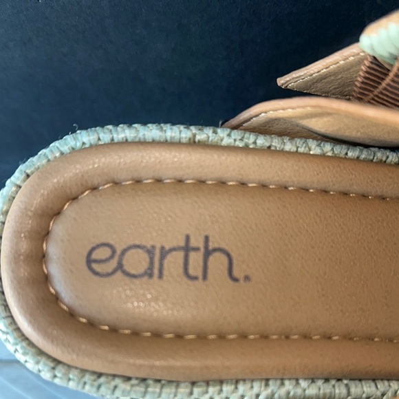 Earth Women's Sandals in Tan and Green - Picture 3 of 6